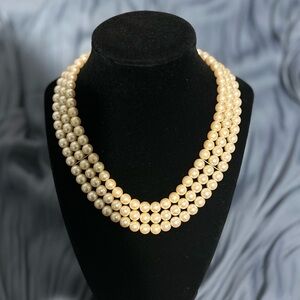 Elegant Cream Pearl Necklace
